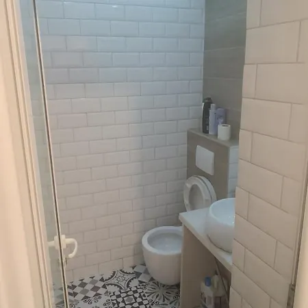 Apartman Lovely 1 Bedroom Near Eye Of Tirana