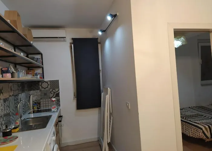 Lovely 1 Bedroom Near Eye Of טיראנה