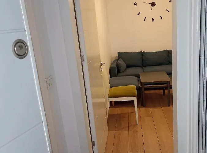 Lovely 1 Bedroom Near Eye Of Lägenhet *