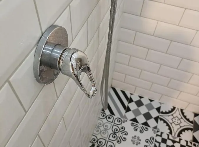 Lovely 1 Bedroom Near Eye Of Lägenhet Tirana