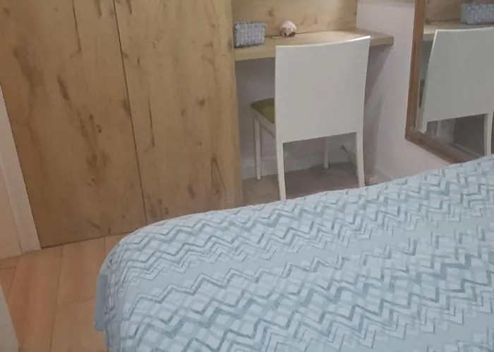 דירה Lovely 1 Bedroom Near Eye Of טיראנה