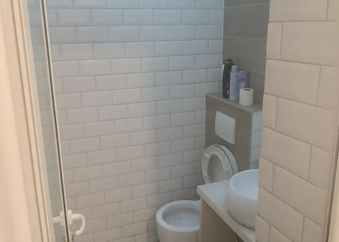 דירה Lovely 1 Bedroom Near Eye Of טיראנה