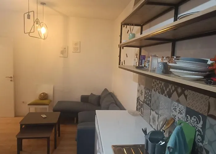 Lovely 1 Bedroom Near Eye Of דירה טיראנה